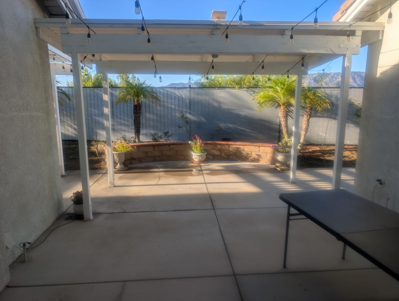 Backyard patio pergola mountain view — Soleil Levant Care
